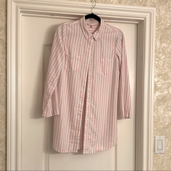 💧 Pink and white pinstripe button-down - Picture 1 of 6